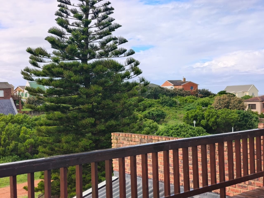 4 Bedroom Property for Sale in Oyster Bay Eastern Cape